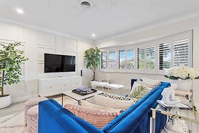 Coastal Retreat Stylish 4 BDR w/ Private Pool!