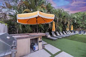 Coastal Retreat Stylish 4 BDR w/ Private Pool!