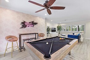 Coastal Retreat Stylish 4 BDR w/ Private Pool!