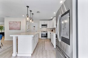 Coastal Retreat Stylish 4 BDR w/ Private Pool!