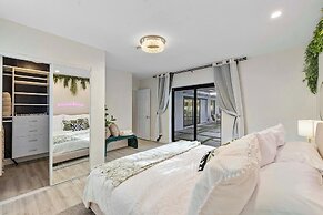 Coastal Retreat Stylish 4 BDR w/ Private Pool!