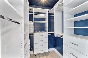 Coastal Retreat Stylish 4 BDR w/ Private Pool!