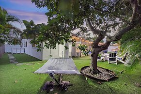 Coastal Retreat Stylish 4 BDR w/ Private Pool!