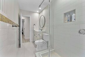 Coastal Retreat Stylish 4 BDR w/ Private Pool!