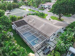 Coastal Retreat Stylish 4 BDR w/ Private Pool!