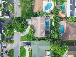 Coastal Retreat Stylish 4 BDR w/ Private Pool!