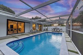 Coastal Retreat Stylish 4 BDR w/ Private Pool!