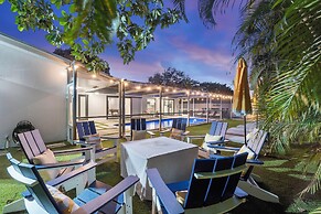 Coastal Retreat Stylish 4 BDR w/ Private Pool!