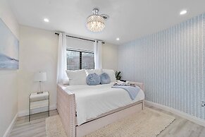 Coastal Retreat Stylish 4 BDR w/ Private Pool!