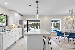 Coastal Retreat Stylish 4 BDR w/ Private Pool!
