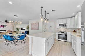 Coastal Retreat Stylish 4 BDR w/ Private Pool!