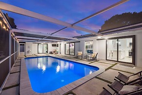 Coastal Retreat Stylish 4 BDR w/ Private Pool!