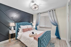 Coastal Retreat Stylish 4 BDR w/ Private Pool!