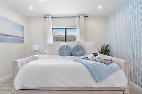 Coastal Retreat Stylish 4 BDR w/ Private Pool!