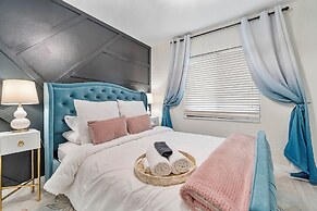 Coastal Retreat Stylish 4 BDR w/ Private Pool!