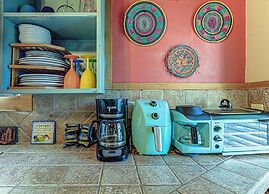 Charming Lakeview Cottage With Lake Access!