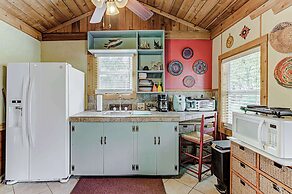 Charming Lakeview Cottage With Lake Access!