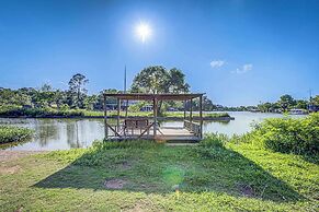 Charming Lakeview Cottage With Lake Access!