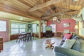 Charming Lakeview Cottage With Lake Access!