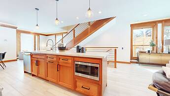 Obsidian Ski & Golf Villa 3 Bdr, Prime Location!