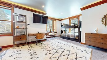 Obsidian Ski & Golf Villa 3 Bdr, Prime Location!