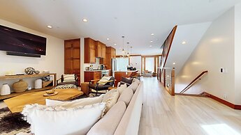 Obsidian Ski & Golf Villa 3 Bdr, Prime Location!