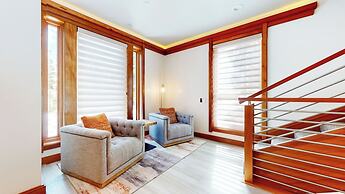 Obsidian Ski & Golf Villa 3 Bdr, Prime Location!