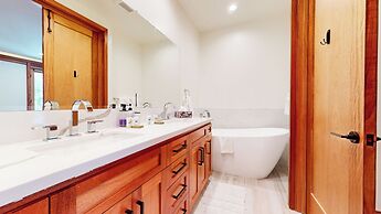 Obsidian Ski & Golf Villa 3 Bdr, Prime Location!