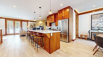Obsidian Ski & Golf Villa 3 Bdr, Prime Location!