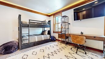 Obsidian Ski & Golf Villa 3 Bdr, Prime Location!