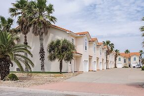 Comfy 3 Bedroom Pets Sleeps 8