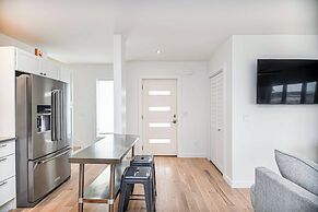 Latitude Adjustment Walk to Beach & Dining!