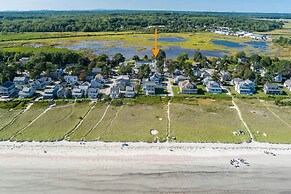 Latitude Adjustment Walk to Beach & Dining!