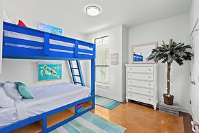 Dauphin Beach House 3 Bedroom & Pool