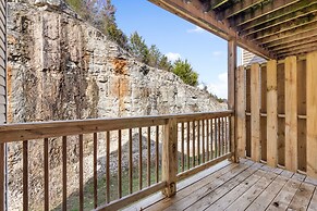 Vineyards Stonewall Escape Sleek, Modern Retreat