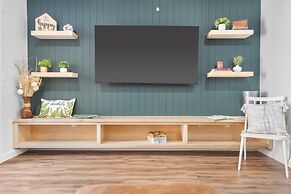 Vineyards Stonewall Escape Sleek, Modern Retreat