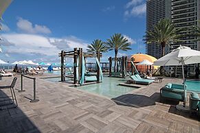 Luxury Penthouse! 4 BDR With Resort Amenities