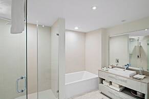 Luxury Penthouse! 4 BDR With Resort Amenities