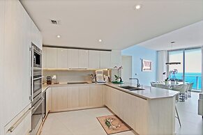 Luxury Penthouse! 4 BDR With Resort Amenities