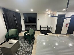 Chic Mountain Creek Chalet