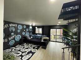 Chic Mountain Creek Chalet