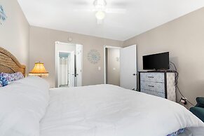 Great Day - Picture-perfect Condo in Pointe Royale