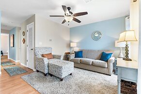 Great Day - Picture-perfect Condo in Pointe Royale