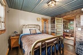 Costitch Lake Homestead Extraordinary Views!