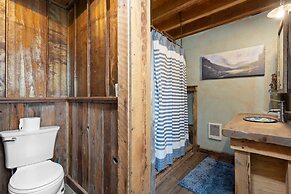 Costitch Lake Homestead Extraordinary Views!