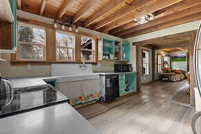 Costitch Lake Homestead Extraordinary Views!