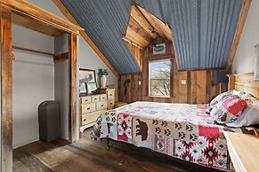 Costitch Lake Homestead Extraordinary Views!