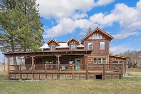 Costitch Lake Homestead Extraordinary Views!