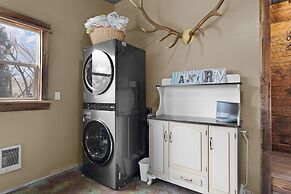 Costitch Lake Homestead Extraordinary Views!