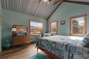 Costitch Lake Homestead Extraordinary Views!